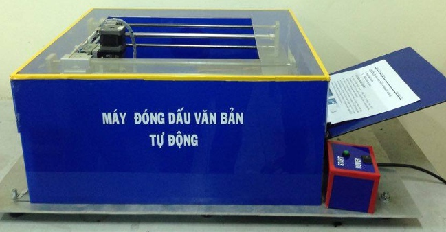 Nhóm sinh viên dùng đồ “ve chai” làm máy đóng dấu tự động