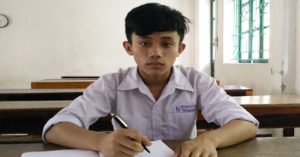 Trò nghèo sáng chế máy phun thuốc trừ sâu từ phế liệu