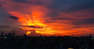 Giải mã mây “phượng hoàng lửa” xuất hiện trên bầu trời TP.HCM