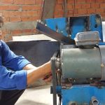 Một nông dân chế tạo thành công máy rửa quả hồng xiêm