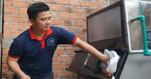 Anh kỹ sư trẻ chế máy đốt rác kết hợp đun nước sôi giá rẻ