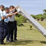 Malaysia chính thức xác nhận mảnh vỡ máy bay trôi dạt là của MH370