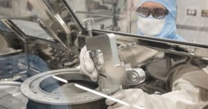 NASA mở nắp hộp mẫu vật tiểu hành tinh mắc kẹt nhiều tháng