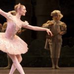 Vì sao những vũ công ballet không bị chóng mặt dù xoay liên tục tới 32 vòng?