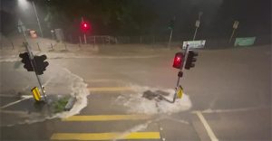 Tại sao Hong Kong hứng chịu mưa lũ lớn bất thường?