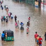 Khủng hoảng do mưa lũ tại Sri Lanka: Đóng cửa trường học, hàng ngàn người phải di tản, sống mòn chờ tiếp tế