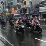 Bão ở miền Bắc, sao TP.HCM mưa như có bão?
