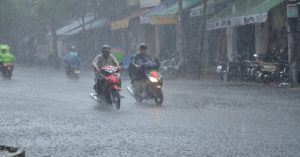 Dự báo thời tiết ngày 13/6: Hà Nội tiếp tục có mưa giông kéo dài