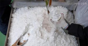 Loại muối đắt nhất thế giới được sản xuất thế nào?