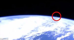 NASA vô tình “để lộ” video 3 vật thể bí ẩn rời khỏi Trái đất