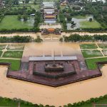 Chùm ảnh: Trung tâm thành phố Huế ngập nặng do mưa lũ kéo dài, nước tiến sát mép cầu Trường Tiền