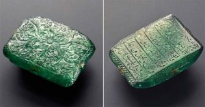 Mughal – Viên ngọc lục bảo 300 tuổi chạm khắc tinh xảo
