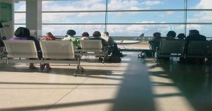 Mẹo “chung sống vui vẻ” với các chuyến bay delay nhiều giờ