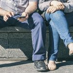 Phụ nữ nên ngồi “dạng chân” giống đàn ông