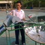 Học sinh lớp 11 và thiết bị biến nước mặn thành ngọt