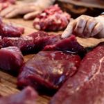 Cách nhận ra thịt bò giả chỉ bằng một tờ giấy, khăn ướt ai cũng làm được