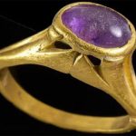 Nhẫn thạch anh tím đẹp xuất sắc bên trong nhà máy rượu vang thời Byzantine lớn nhất thế giới