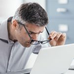 Nhìn vào màn hình cả ngày ảnh hưởng gì đến não và cơ thể của bạn?