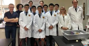 Học sinh Australia sản xuất thuốc cho người nhiễm HIV