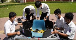 Sinh viên Campuchia biến hoá ghế ngồi học thành thiết bị bay tiện lợi