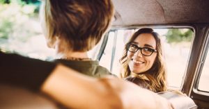 6 mẹo lái xe mùa hè ít người biết