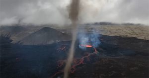 Núi lửa trẻ nhất Iceland phun ra lốc xoáy