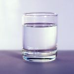 Nước lọc để lâu có thể bị “thiu”
