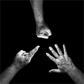 Tìm ra bí kíp “oẳn tù tì” giúp bạn dễ dàng chiến thắng