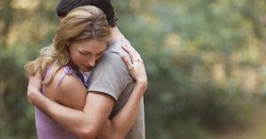 Điều gì xảy ra với cơ thể khi bạn ôm ai đó
