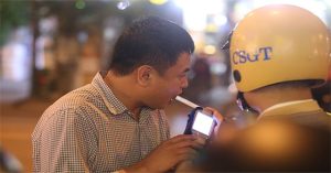 Ống thổi đo nồng độ cồn được vệ sinh như thế nào?
