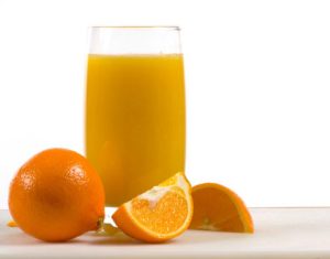 Vì sao vitamin C tự nhiên tốt hơn tổng hợp?