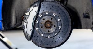 Điều gì đã thực sự xảy ra khi bạn phanh xe?