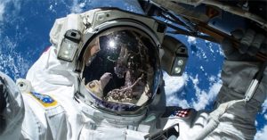NASA hủy đi bộ không gian vì mảnh rác vũ trụ