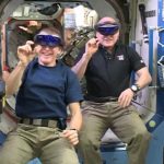 Phi hành gia trạm ISS thử nghiệm kính HoloLens trong không gian
