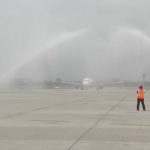 Tại sao máy bay chở U23 Việt Nam lại “bị” phun nước khi hạ cánh?