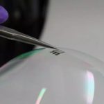 Pin Mặt Trời nhẹ như bong bóng xà phòng