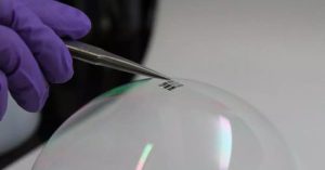 Pin Mặt Trời nhẹ như bong bóng xà phòng