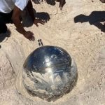 Hé lộ bí mật về quả cầu titan bí ẩn khắc toàn chữ Nga trên bãi biển Bahamas