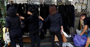 Thực hư chuyện không nên mặc áo đen dưới trời nắng nóng: câu trả lời khiến bạn an tâm!