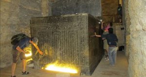 Bí ẩn về quan tài khổng lồ của đền Saqqara Serapeum ở Ai Cập