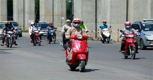 Những điều cần lưu ý khi đi xe máy dưới trời nắng nóng