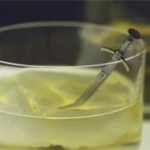 Video: Rèn một thanh kiếm chỉ từ chiếc đinh sắt