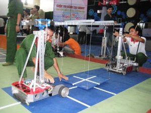 Các đội Robocon miền Trung thử sân