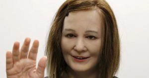 Con robot chăm sóc người già này có thể là nguyên nhân khiến họ chết sớm hơn