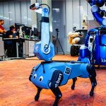 Phi hành gia điều khiển robot chó từ không gian