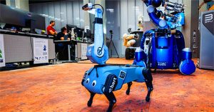 Phi hành gia điều khiển robot chó từ không gian