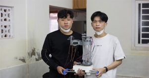 Robot lấy mẫu xét nghiệm Covid-19 giá 20 triệu đồng của học sinh lớp 9