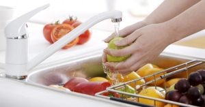 Cách rửa hoa quả đúng để loại bỏ hóa chất