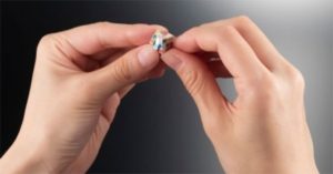 Người Nhật tạo ra khối rubic nhỏ nhất thế giới chưa đến 1cm