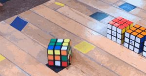 Độc đáo khối rubik có thể tự xoay và giải chính nó mà không cần con người trợ giúp